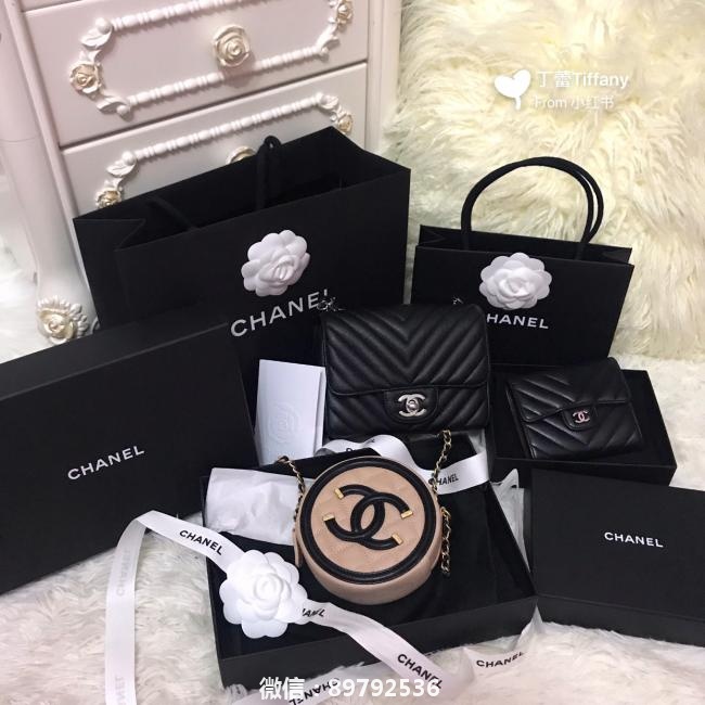 心心念念了半年的Chanel圆饼包终于到手✨ 从去年这款刚出的时候就对它一见钟情了