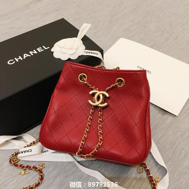 Chanel香奈儿2019秋冬新款水桶包红色小号❤️ 好像当时在官网没有看到这款