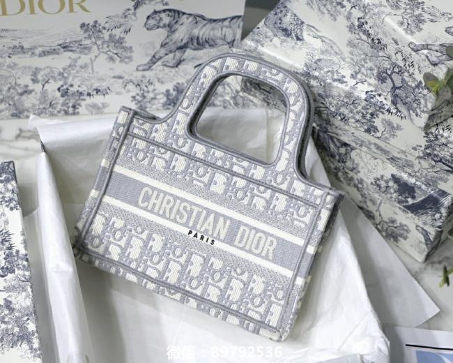 Dior Mini Book tote包 这个mini号好阔爱 小小的包型装点零
