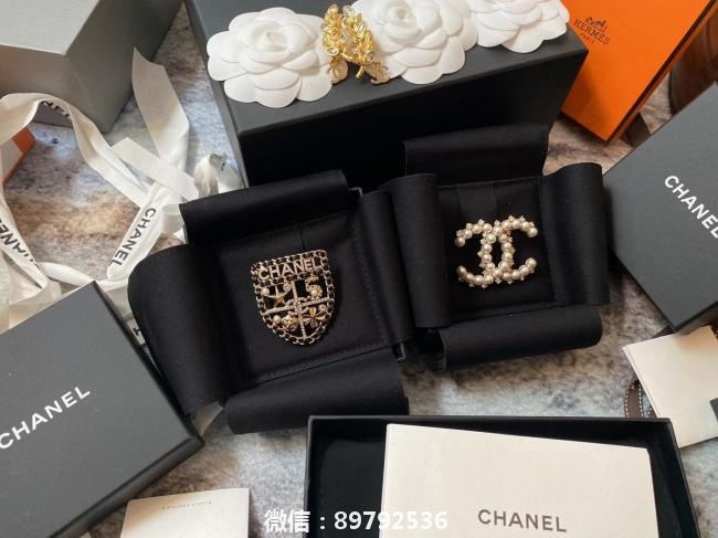 Chanel香奈儿胸针,徽章款 珍珠款