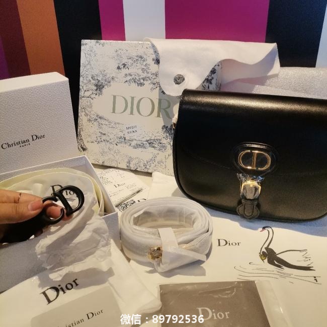 Dior家非常轻便的包，背了和没背包一样