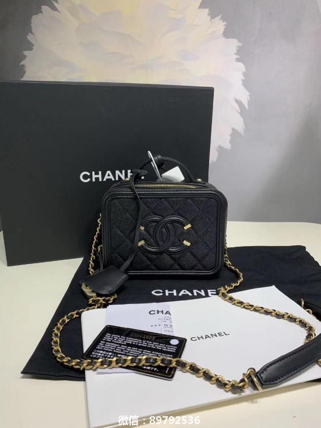 Chanel黑色荔枝皮小号相机包
