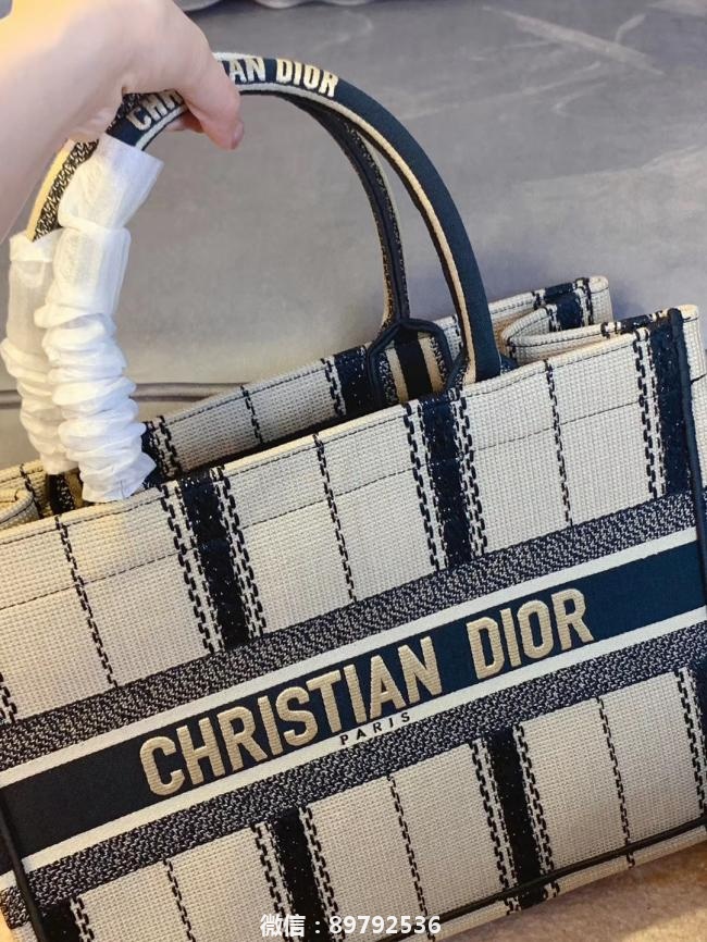 Dior tote包新款 小号 比基础款好看