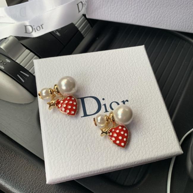 Dior 迪奥 火爆 草莓耳钉 Tribales 将经典的款式与浪漫的造型融为一体