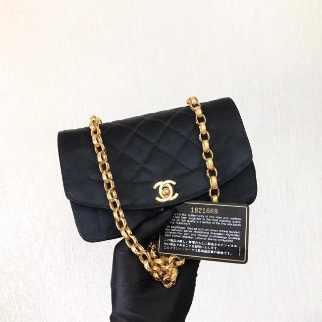 Chanel vintage黑金缎面雕花链戴妃包
