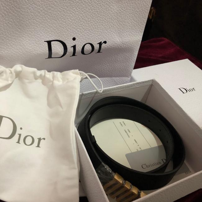 #迪奥 Dior 可以说是很喜欢了，本来想买cucci的双G，但是已经烂大街了，