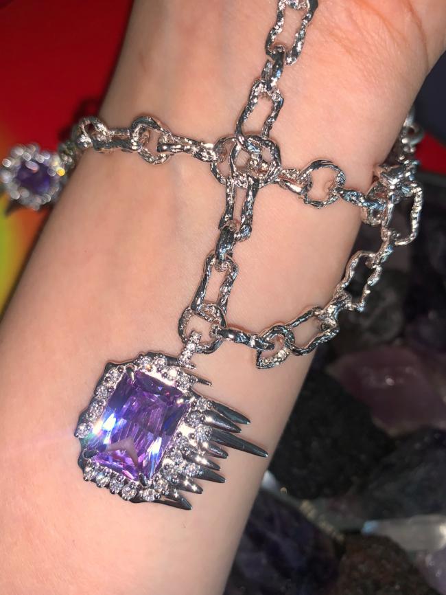 ！！发现一个土酷的紫色宝石项链⛓️✝️