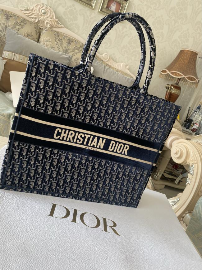 Dior 2020秋冬新款丝绒托特包到手了！！