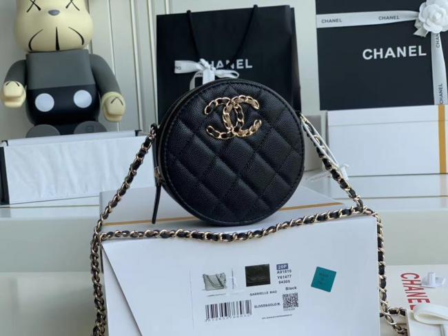 Chanel 2020秋冬款圆饼链条包 一眼就爱上logo比经典款的大