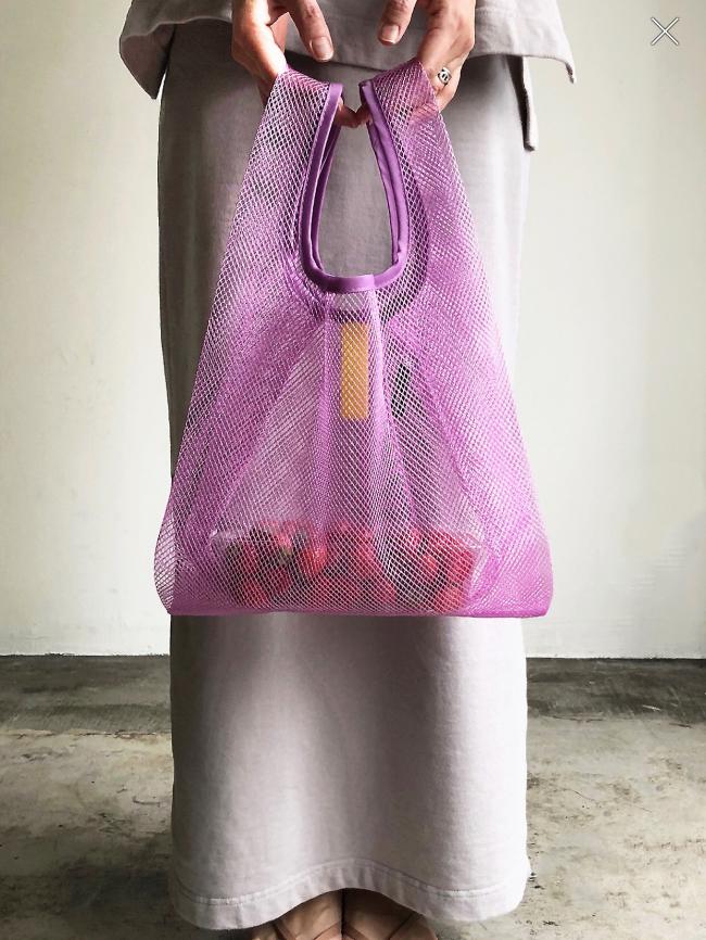 环保时尚，日本女性“拿两个包”时尚技巧