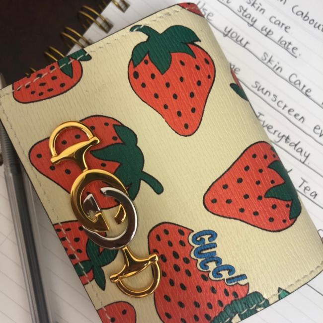 Gucci的新系列 草莓印花真的很可爱