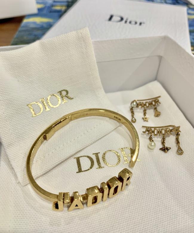 Dior美妆积分兑礼手镯耳环