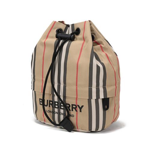 巴宝莉logo掉色怎么办,BURBERRY的包包,是PVC人造革的,被我掉色的衣服染上色了,请问怎么可以去掉呢%3f而且要不伤那些皮的..