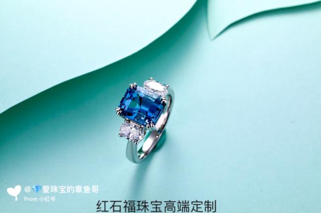 银河般的蓝色圣玛利亚海蓝宝方形戒指