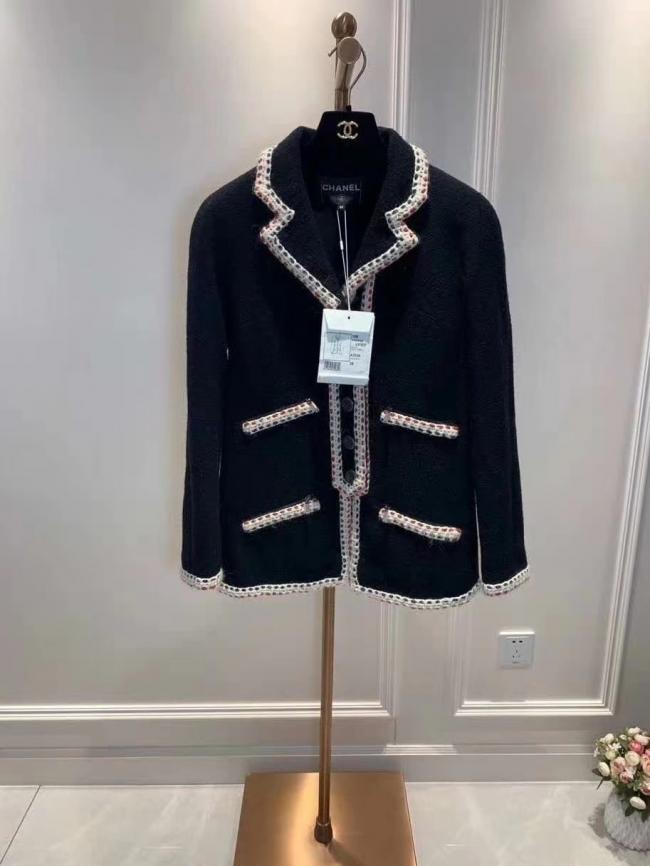 Chanel 黑色白边经典编织外套 fr38码和fr36码各一件！