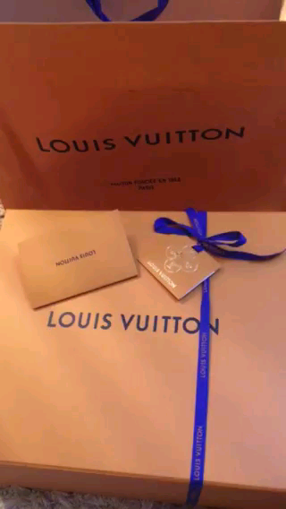 提前收到的生日礼物哦，超级开森^,^ #路易威登 Louis Vuitton L