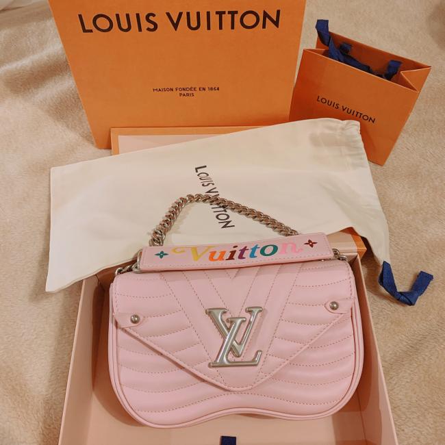 LV|路易威登Louis Vuitton新款粉色屁桃包 New Wave实在太可爱了