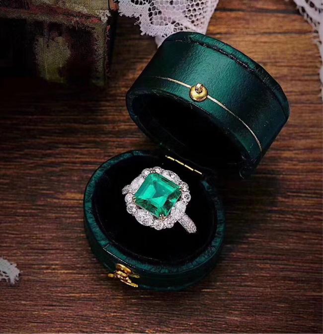 祖母绿钻石戒指