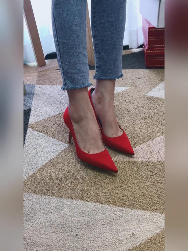 红色高跟鞋绝不是结婚的代名词❗️
