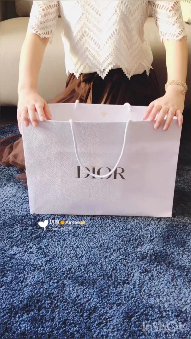 超火的Dior 戴妃三宫格大红色包包开箱视频 最近汇率好到爆炸，不买包也太可惜