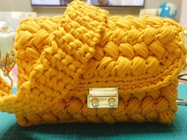 泫雅同款布条包 编织不是很难 难的是如何编的工整 真的是好喜欢啊！！！