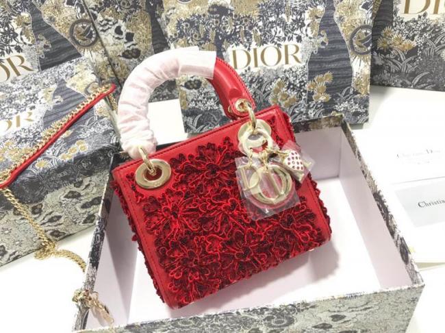 ❤️❤️Lady Dioramour 系列，刺绣薄纱心形、采用红色羊皮革精心制作