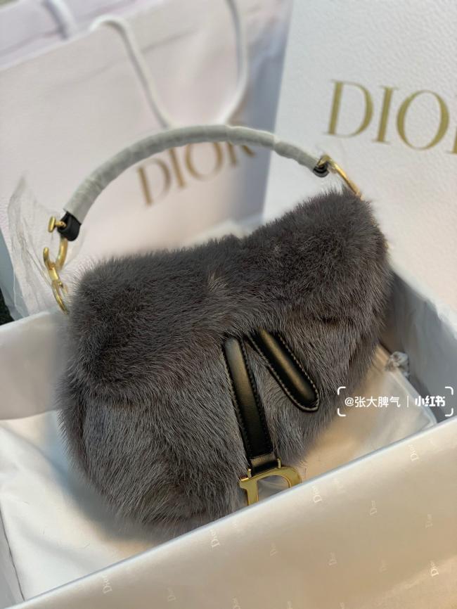 Dior 貂毛马鞍包太美了吧！！