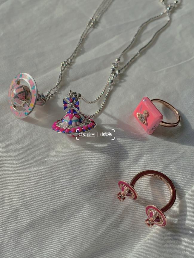 Vivienne Westwood项链 戒指,粉色浪漫星球