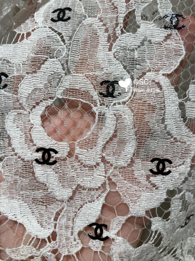 Chanel秋冬中最愛的就是這件蕾絲上衣 香港都沒有在賣這件也只是sample