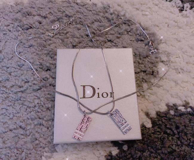 Dior字母吊牌项链