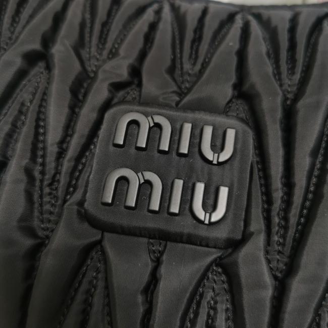 Miu Miu新品 MiuWander手袋 5BC108，环保可持续时尚