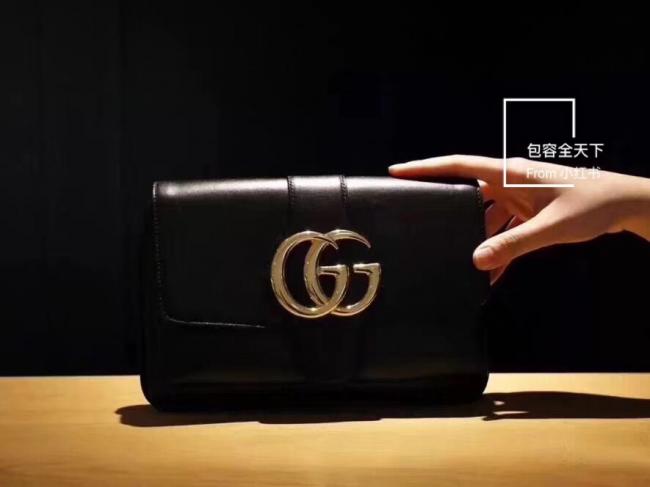 Gucci Arli 今年最新推出的款式，包身也更小，日常多了！像这只长方形的就