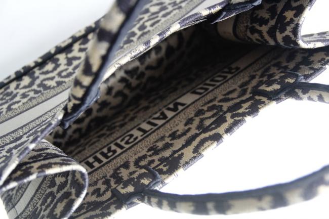 C迪奥新品豹纹提花帆布手袋M1286s，缤纷色彩与几何图案设计