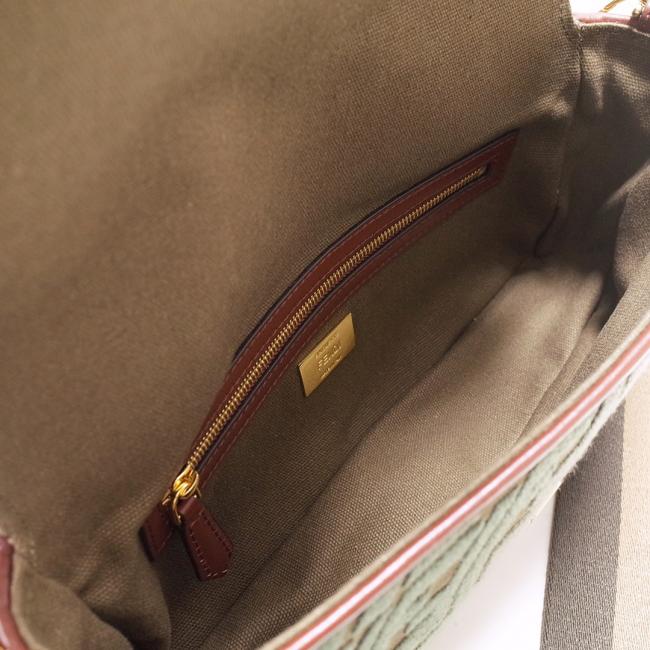 芬迪新品 Iconic Baguette手袋 6221，拼色FF鱼眼刺绣，正面翻盖、磁扣，帆布材质