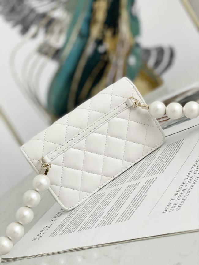 香奈儿珍珠胸包斜挎包，完美展现优雅大气的珍珠款式