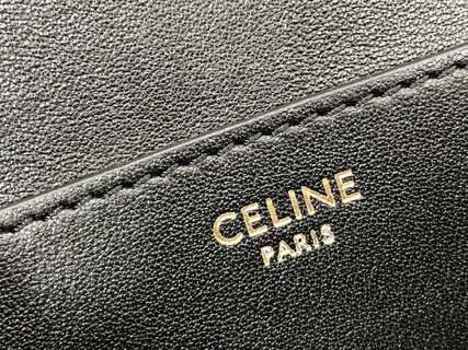 CELINE Mini Tabou Clutch onStrap蜥蜴纹牛皮手包，慵懒又酷，适合各种穿搭
