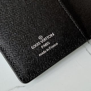 LV R20005 米奇小型记事本封套，可放三张信用卡