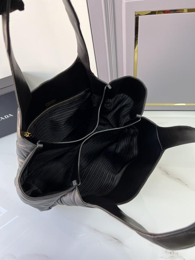 普拉达1BG449新款大购物袋/流浪包，超大空间，手感柔软