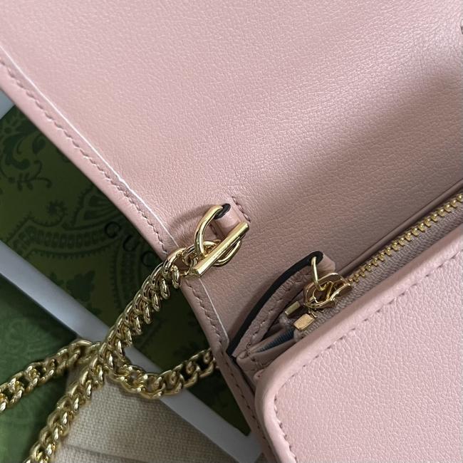 Gucci Blondie 725219-配全套原厂绿盒包装，浅粉色链条包背法细节图
