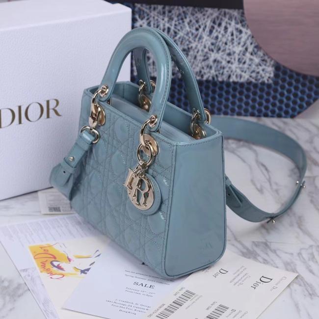 Dior Lady Dior 20cm 雾霾蓝漆皮金扣，个性化宽肩背带