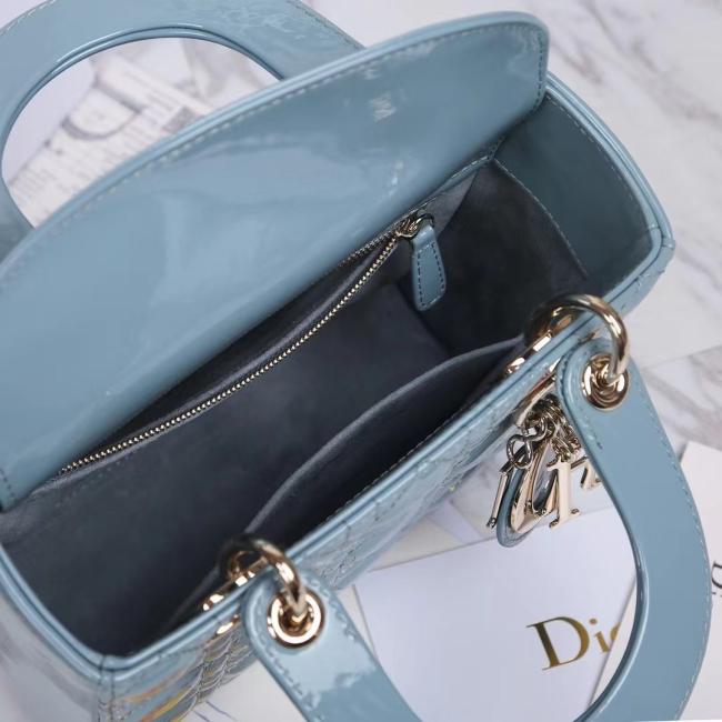 Dior Lady Dior 20cm 雾霾蓝漆皮金扣，个性化宽肩背带