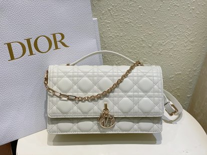Dior Miss Dior 手提包，白色羊皮革藤格纹，优雅实用