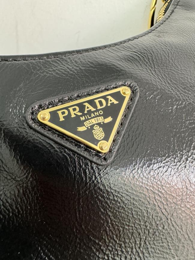 普拉达 Prada 油腊三合一1BC204牛皮时尚款